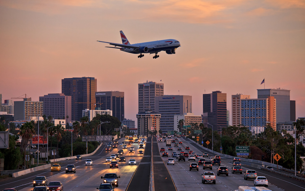 Text Flight Numbers to People You’re Visiting So They Can Track Your Flight