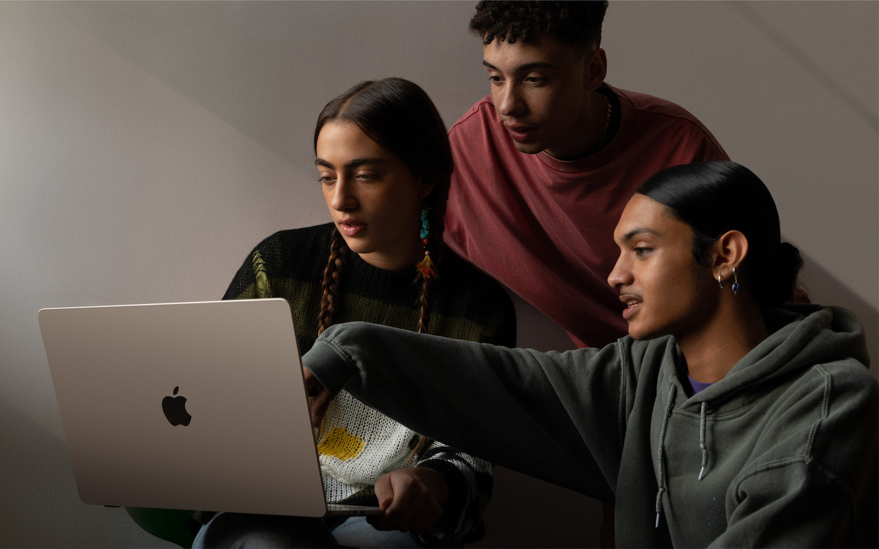 Choose the Best Mac for a College-Bound Student in 2023
